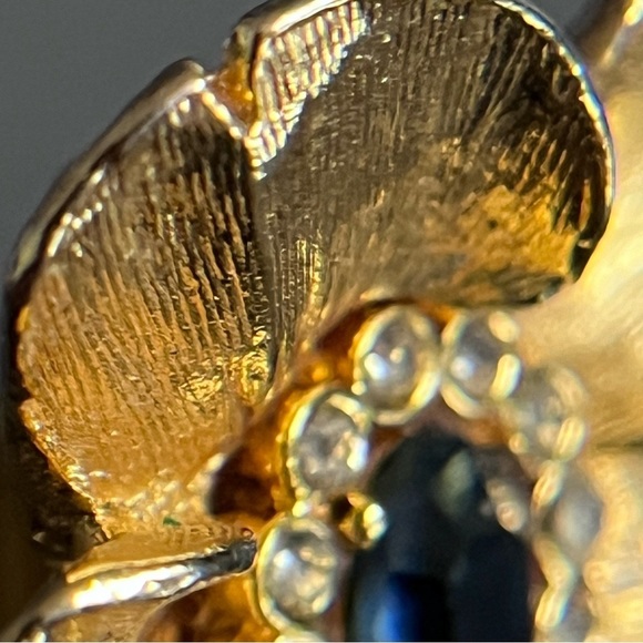 Kenneth Jay Lane Vintage Florentine Flower Gold Tone Rhinestone Clip Earrings - Picture 5 of 14